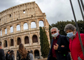 В Италии сиделок могут обязать делать прививку от коронавируса