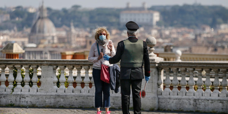 Италия ужесточила правила для невакцинированных