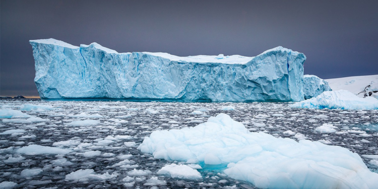Всего за сутки в Гренландии растаяло 8,5 миллиарда тонн льда: кому угрожает большая вода