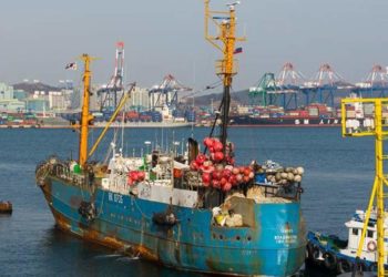 Российский траулер загорелся в норвежском порту Киркенес