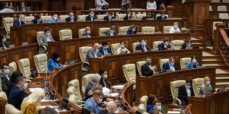 ONG-uri cer Parlamentului să nu examineze proiecte în regim de urgență, „fără o justificare plauzibilă”