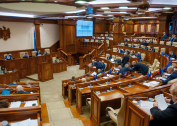 În ciuda criticilor dure, modificările în Legea Procuraturii și cea a numirii șefului CNA au fost votate în lectură finală | VIDEO