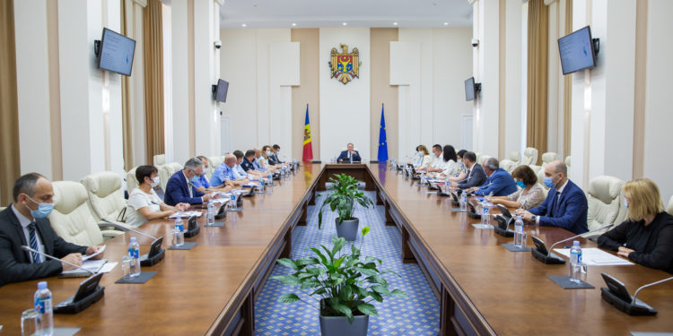 Ședință specială la Guvern: „Nu este exclus ca în curând să ne confruntăm cu un nou val al pandemie“