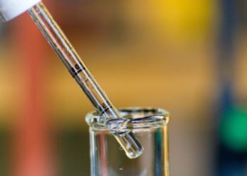 Вакцину от коронавируса в виде капель в России начнут применять уже осенью