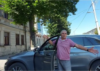 Ghimpu, surprins de Stopham că a parcat pe trotuar: Eu am adus democrația din ’88 încoace | VIDEO