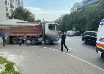 O femeie de 72 de ani, accidentată mortal de un camion, în capitală