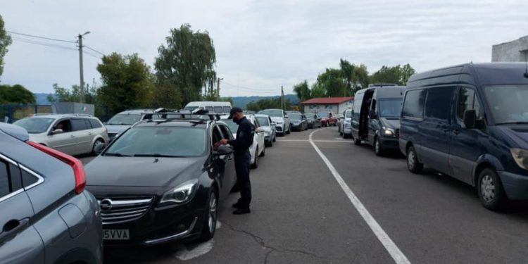 Trafic intens pe sensul de ieșire din țară la vama Leușeni. Au fost deschise toate benzile de circulație