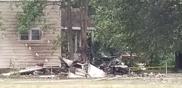 В США самолет упал на жилой дом, есть погибшие | VIDEO/FOTO