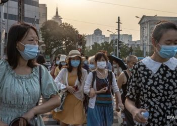 Китай привил от COVID более половины населения