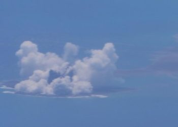 В Японии вулкан создал новый остров