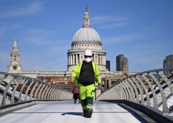 В Британии пиковая COVID-смертность за пять месяцев