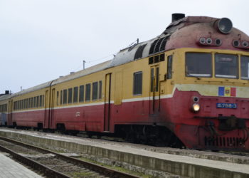 Tren de pasageri de pe linia Ungheni – Bălți Slobozia – Ungheni a luat foc. Incendiul a sistat circulația locomotivei | VIDEO