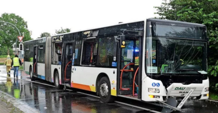 Один человек погиб и 19 пострадали в аварии грузовика и автобуса в ФРГ