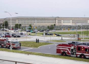 СМИ: несколько человек пострадали в результате стрельбы рядом с Пентагоном