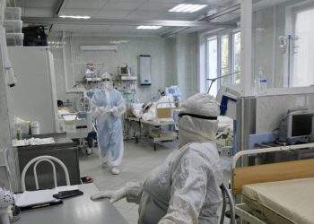 Эксперт рассказал о человеке, который заразил коронавирусом 1,5 тыс. в России