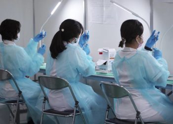 В Японии два человека умерли после вакцинации от коронавируса препаратом Moderna