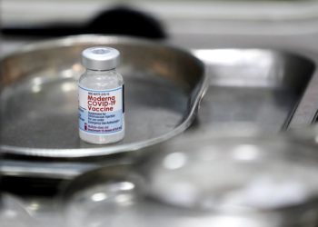 В Японии в еще одной партии вакцины Moderna обнаружили инородные вещества