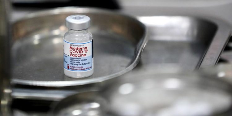 В Японии в еще одной партии вакцины Moderna обнаружили инородные вещества