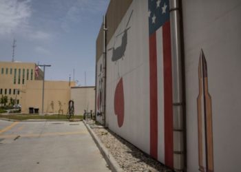 Drapelul american, retras de la ambasada SUA din Kabul. „Vom transfera în afara ţării mii de cetăţeni americani”
