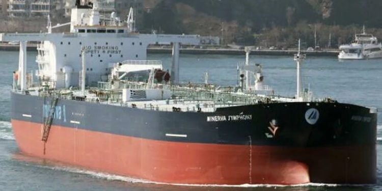 Залповый выброс нефти произошел при заправке танкера под Новороссийском