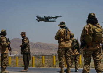 La nici 48 de ore înainte de retragerea trupelor SUA din Afganistan, cinci rachete au fost lansate în direcția aeroportului din Kabul | VIDEO