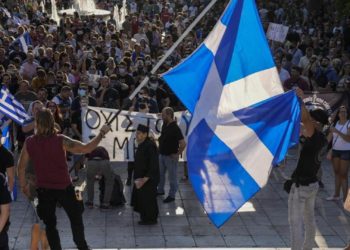 Protest de amploare la Atena împotriva vaccinării obligatorii: 50 de persoane au fost reţinute | VIDEO