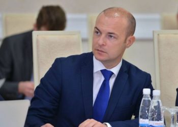 Șef la Agenția Medicamentului pentru 3 minute: Eremei Priseajniuc restabilit, apoi eliberat din funcție de către Guvern, „la pachet” cu actuala directoare | VIDEO