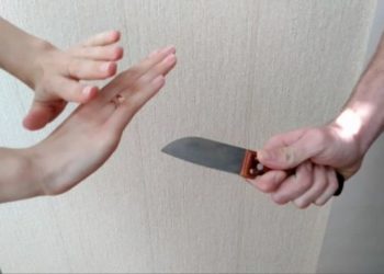 Mi-a pus cuțitul la gât, stingea lumina: mărturii de la cei doi minori, care a fost ținute ostatici de către un bărbat de la Fălești, care apoi s-a sinucis în fața polițiștilor | VIDEO