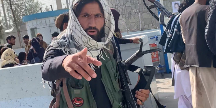 Talibanii au început să îi condamne la moarte pe afganii care i-au ajutat pe americani: „Ai ales această cale și moartea ta e iminentă”