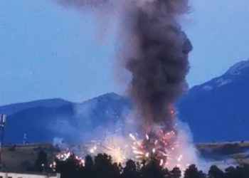 Explozie la un depozit de artificii în România. O persoană a decedat, alte două sunt intoxicate cu fum | VIDEO