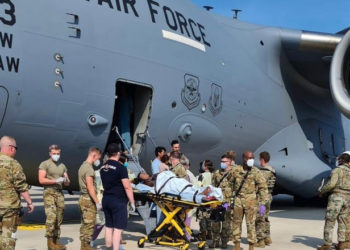 O femeie afgană a născut la bordul aeronavei SUA care o evacua din Afganistan