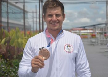 Sportivii noștri de la la Jocurile Olimpice de la Tokyo, în frunte cu proaspătul medaliat Serghei Tarnovschi, au fost întâlniți la Aeroport cu aplauze, lacrimi de bucurie și flori | VIDEO