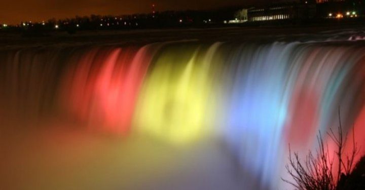 Cascada Niagara va fi iluminată în culorile drapelului Moldova
