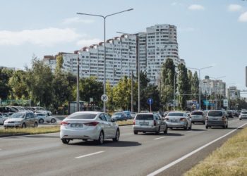 Peste 82 % dintre mașinile exploatate în Moldova au mai mult de 10 ani. Specialiștii spun că numărul va crește în continuare