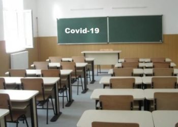 „Nu renunțăm la proteste”. Asociația Obștească ”Părinți Solidari” cere anularea obligativității elevilor să păstreze în școli distanța de cel puțin un metru | VIDEO