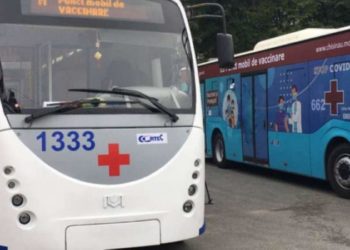 Imunizarea anti-Covid continuă în sectoarele Centru și Ciocana din capitală. Vezi unde staționează astăzi cele două puncte mobile de vaccinare