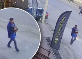 Atenție la individul din imagini. Este căutat de poliție după ce a furat un câine de rasă | VIDEO