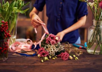 Налоговая служба будет проводить проверки продавцов цветов 31 августа и 1 сентября. Что покупателю важно знать