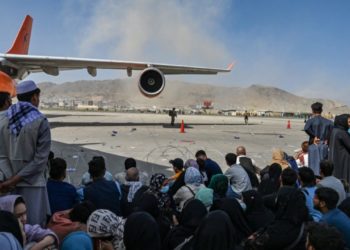 Aeroportul din Kabul a devenit o imagine a disperării totale. Până acum au decedat cel puțin 12 persoane | VIDEO