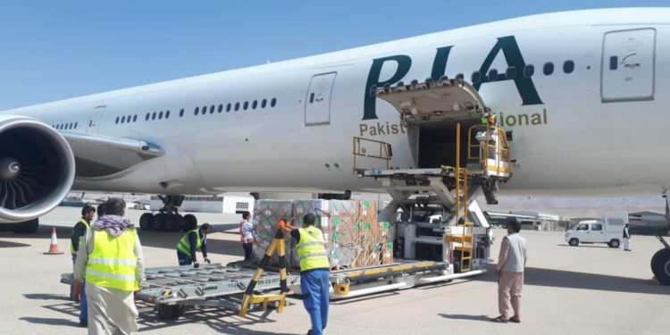 Un avion cu peste 12 tone de medicamente a aterizat în Afganistan. Este primul transport OMS de când talibanii au preluat Kabul