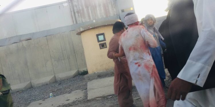 Două explozii la Aeroportul din Kabul. Mai mulţi răniţi, inclusiv copii, în rândul afganilor | VIDEO
