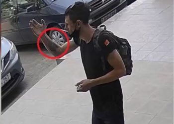 Atenție la persoana din imagini. Ar fi furat geanta unui tinere | VIDEO