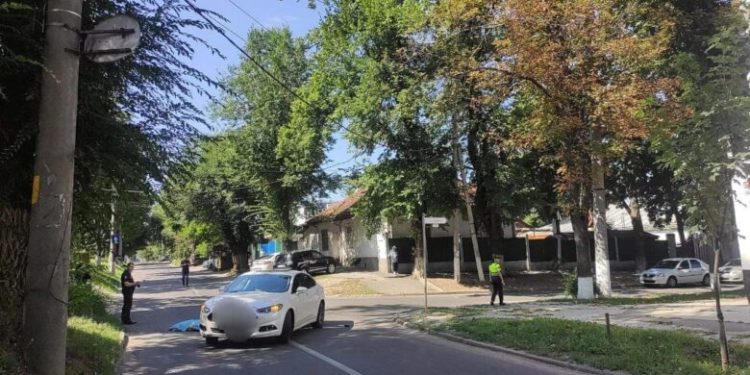 Femeie lovită mortal într-o intersecție din centrul Chișinăului