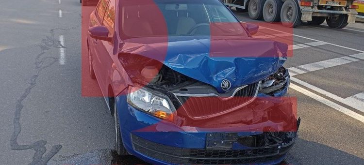 Un automobil a lovit un autocamion la Orhei. Trei copii au avut nevoie de îngrijiri medicale | FOTO