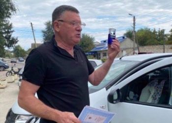 Primarul de Lăpușna a rămas, din nou, doar cu ștampila. Sediul primăriei – sigilat şi cu lacăt la poartă