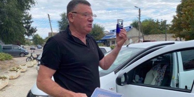 Primarul de Lăpușna a rămas, din nou, doar cu ștampila. Sediul primăriei – sigilat şi cu lacăt la poartă