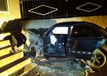 Un tânăr a murit, după ce a ajuns cu Mercedes-ul în curtea unei mănăstiri, la Ocnița | FOTO