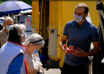 „Ne simțim foarte obijduiți”: Agricultorii moldoveni rămân neglijați de autoritățile, nu își pot vinde marfa | VIDEO
