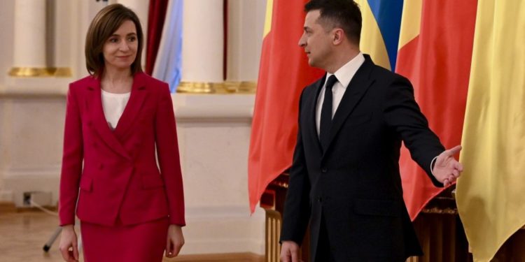 Fără Zelenski la parada militară de la Chișinău? Aeronava acestuia s-a întors în Odesa din cauza ceți