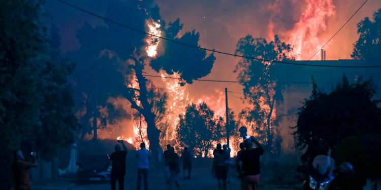 Arestări în Grecia în criza incendiilor. Guvernul promite până la 150.000 de euro pentru fiecare familie care a rămas fără casă